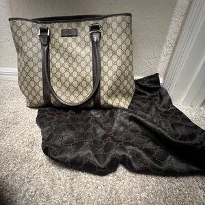gucci tote bag. older not sure what year but used once.